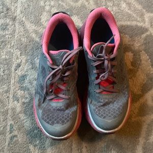 Hoka one one pink Clifton 2 and grey sneakers